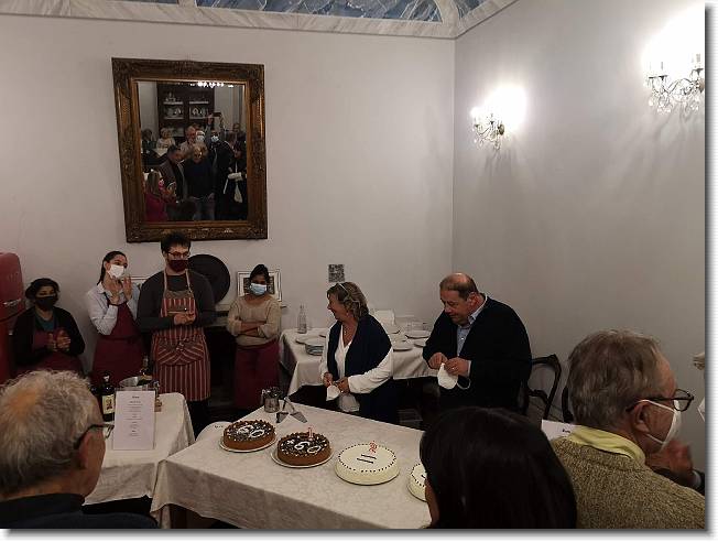 Clicca per scorrere le foto originali ingrandite