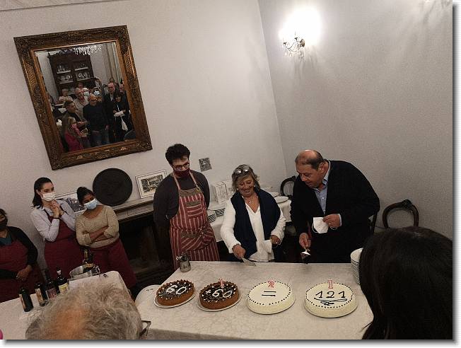 Clicca per scorrere le foto originali ingrandite