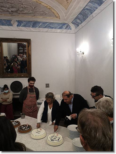 Clicca per scorrere le foto originali ingrandite