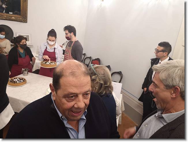 Clicca per scorrere le foto originali ingrandite