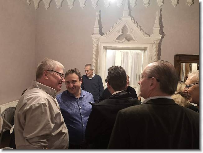 Clicca per scorrere le foto originali ingrandite