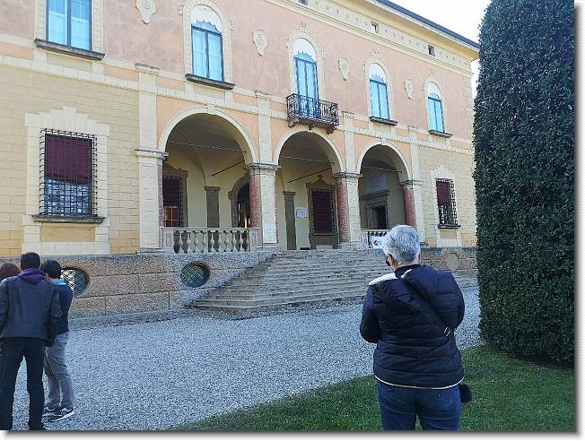 Clicca per scorrere le foto originali ingrandite