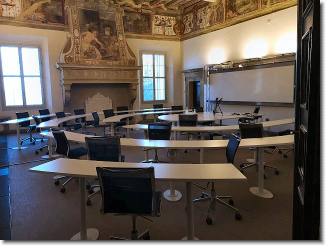 Clicca per scorrere le foto originali ingrandite