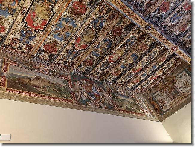 Clicca per scorrere le foto originali ingrandite