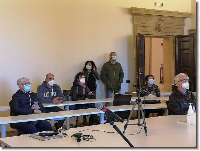 Clicca per scorrere le foto originali ingrandite
