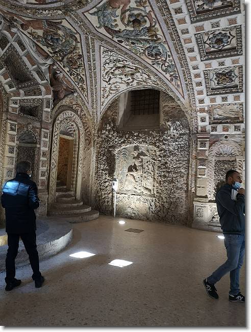 Clicca per scorrere le foto originali ingrandite