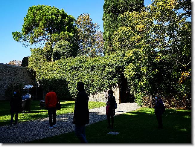 Clicca per scorrere le foto originali ingrandite