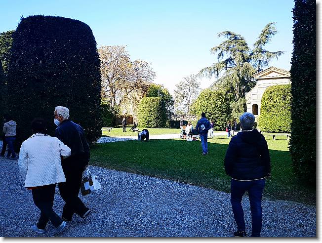 Clicca per scorrere le foto originali ingrandite
