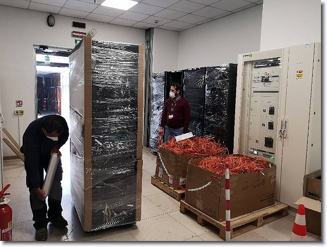 Clicca per scorrere le foto originali ingrandite
