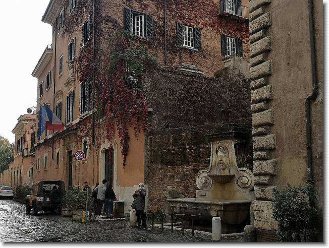 Clicca per scorrere le foto originali ingrandite