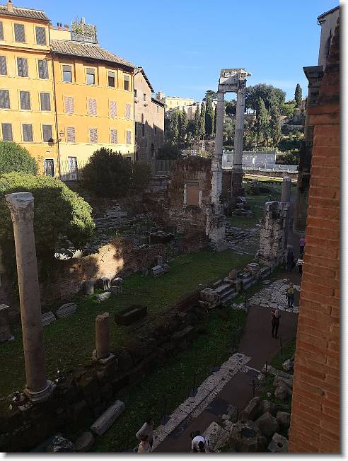 Clicca per scorrere le foto originali ingrandite