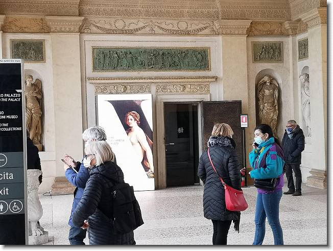 Clicca per scorrere le foto originali ingrandite