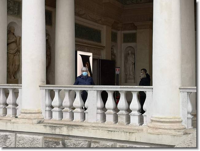 Clicca per scorrere le foto originali ingrandite
