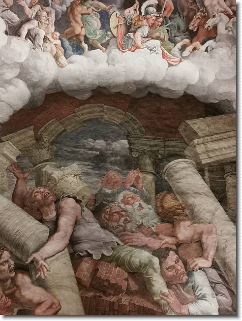 Clicca per scorrere le foto originali ingrandite