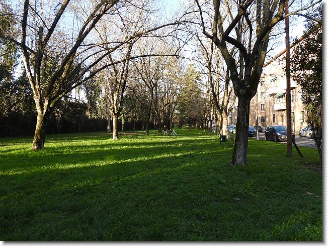 Clicca per scorrere le foto originali ingrandite