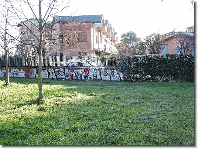 Clicca per scorrere le foto originali ingrandite