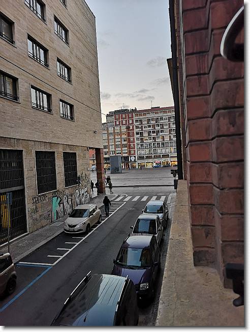 Clicca per scorrere le foto originali ingrandite
