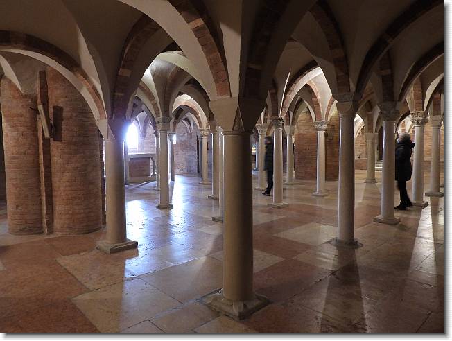 Clicca per scorrere le foto originali ingrandite