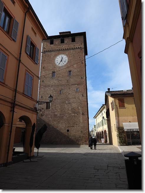 Clicca per scorrere le foto originali ingrandite