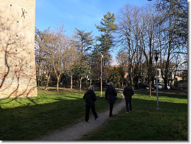 Clicca per scorrere le foto originali ingrandite