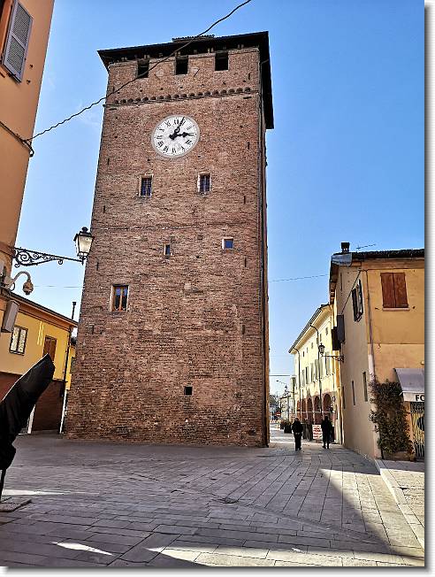 Clicca per scorrere le foto originali ingrandite