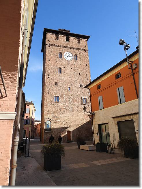 Clicca per scorrere le foto originali ingrandite