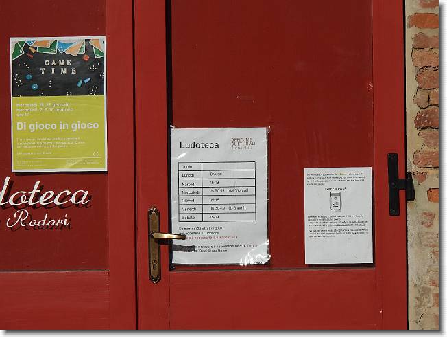 Clicca per scorrere le foto originali ingrandite