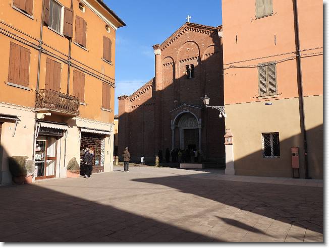 Clicca per scorrere le foto originali ingrandite