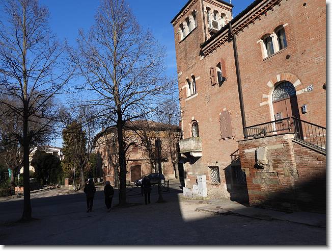 Clicca per scorrere le foto originali ingrandite