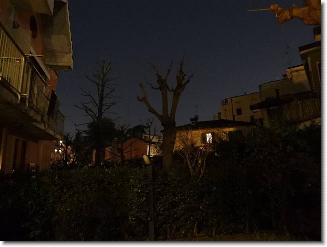 Clicca per scorrere le foto originali ingrandite