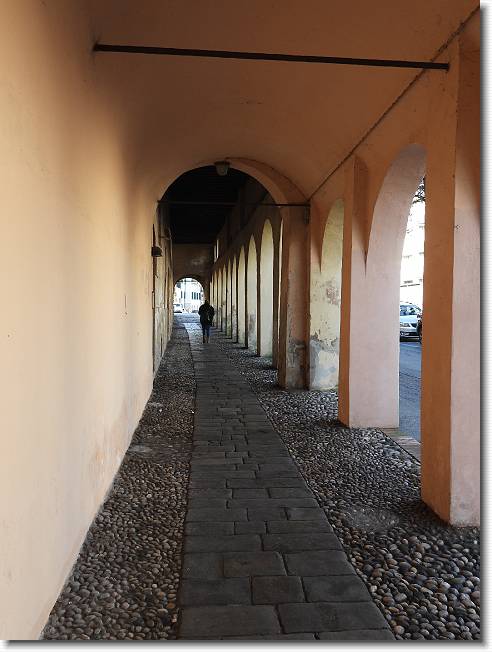 Clicca per scorrere le foto originali ingrandite