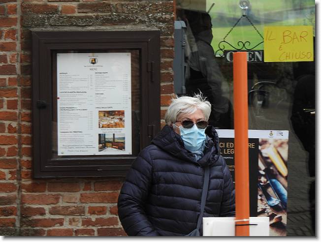 Clicca per scorrere le foto originali ingrandite