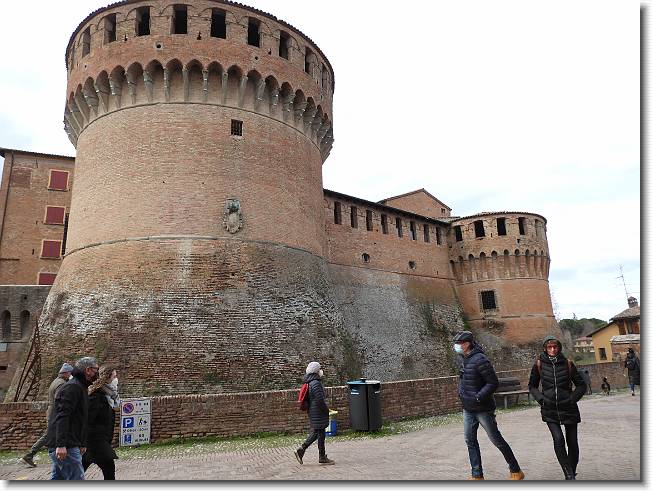 Clicca per scorrere le foto originali ingrandite