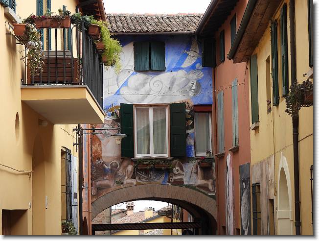 Clicca per scorrere le foto originali ingrandite