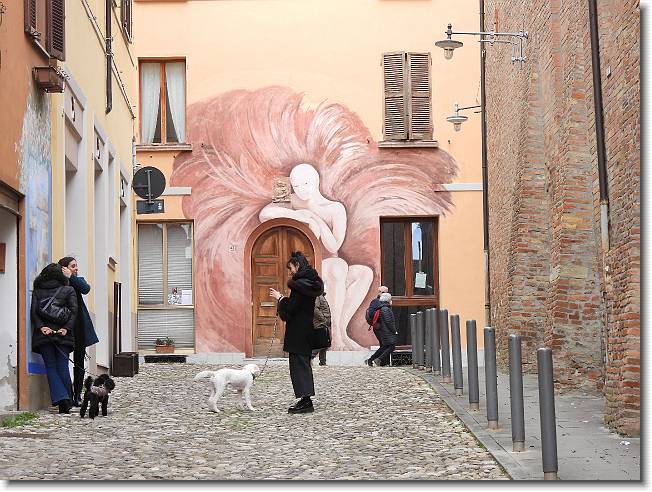 Clicca per scorrere le foto originali ingrandite