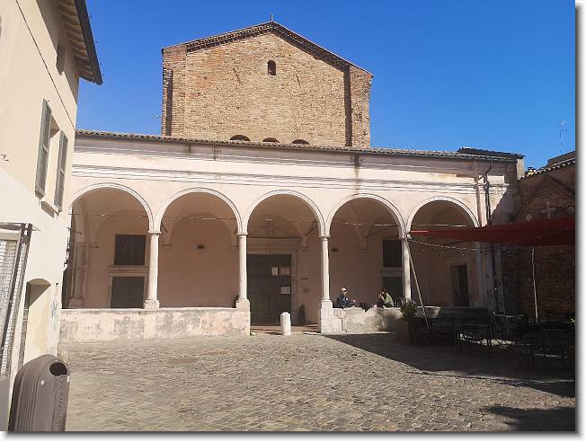 Clicca per scorrere le foto originali ingrandite