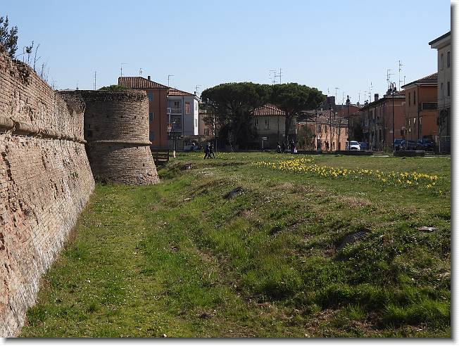 Clicca per scorrere le foto originali ingrandite