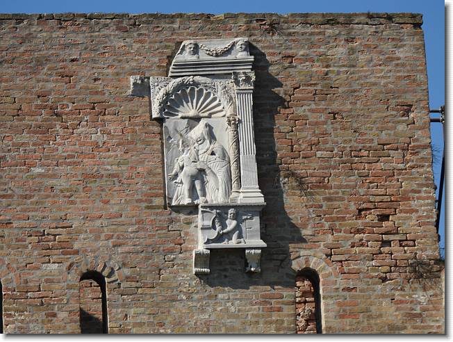Clicca per scorrere le foto originali ingrandite