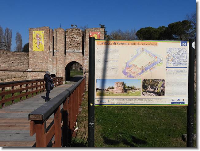 Clicca per scorrere le foto originali ingrandite
