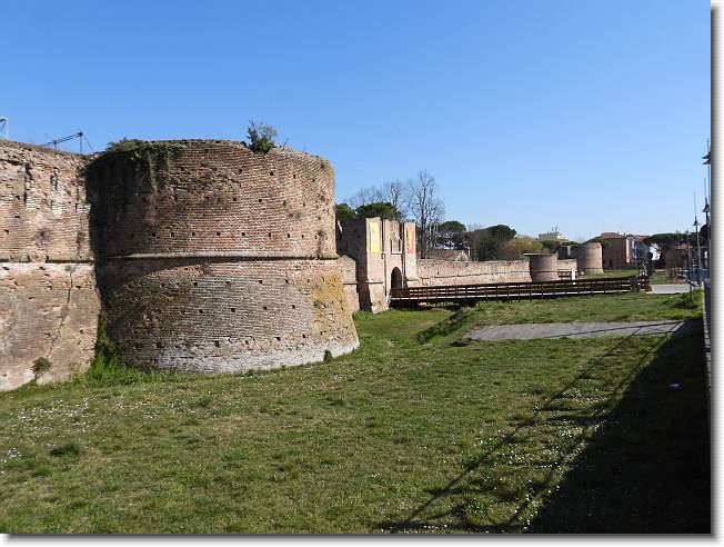 Clicca per scorrere le foto originali ingrandite