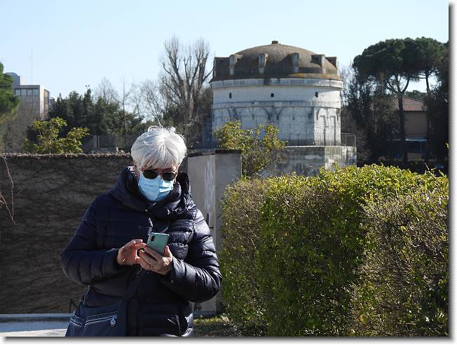 Clicca per scorrere le foto originali ingrandite