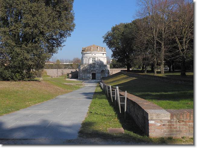 Clicca per scorrere le foto originali ingrandite