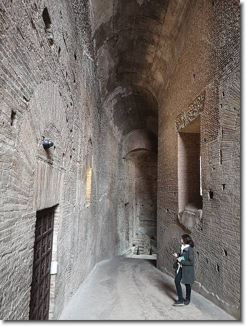 Clicca per scorrere le foto originali ingrandite