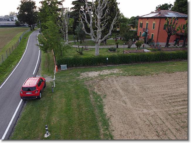 Clicca per scorrere le foto originali ingrandite