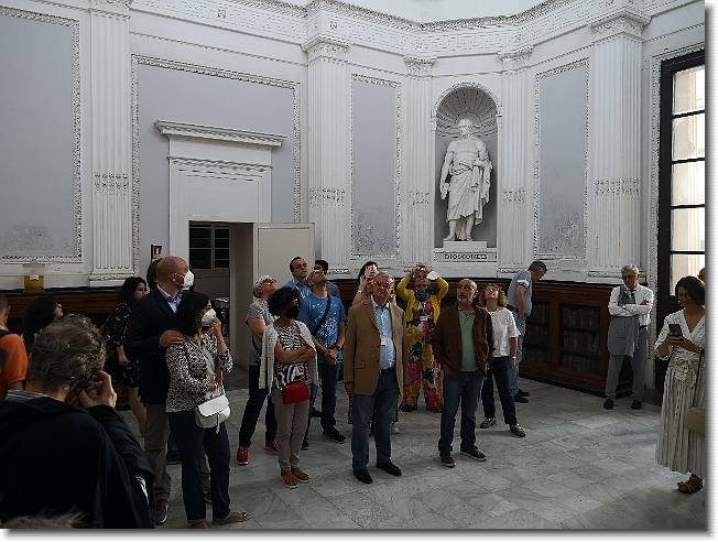 Clicca per scorrere le foto originali ingrandite