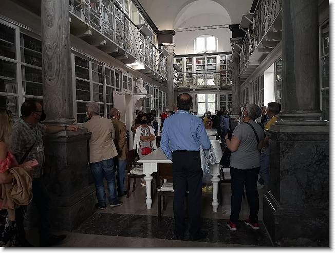 Clicca per scorrere le foto originali ingrandite