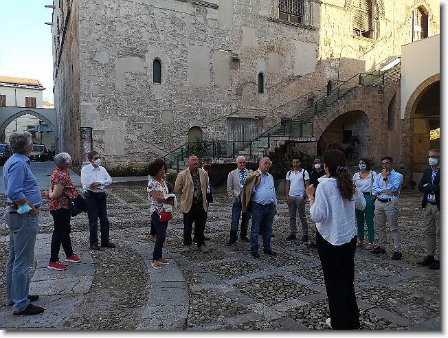 Clicca per scorrere le foto originali ingrandite