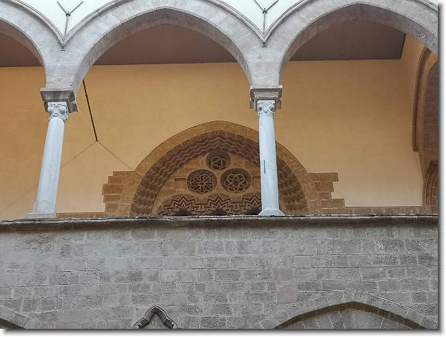 Clicca per scorrere le foto originali ingrandite