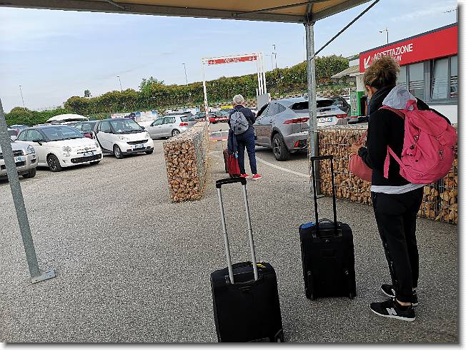 Clicca per scorrere le foto originali ingrandite