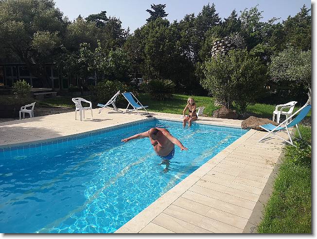 Clicca per scorrere le foto originali ingrandite